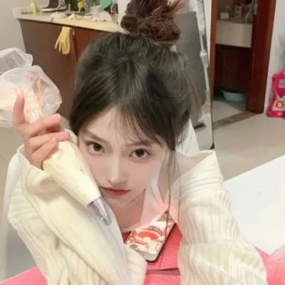 草丛中的人